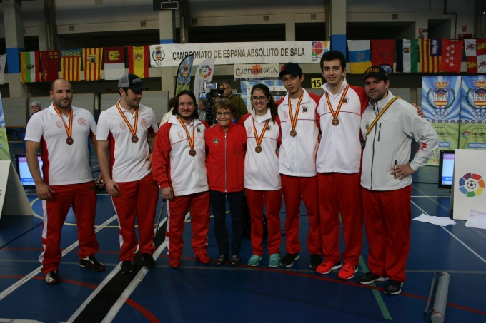 El equipo madrileño de arco recurvo, campeón y el de compuesto bronce en el Campeonato de España de Sala de Comunidades Autónomas